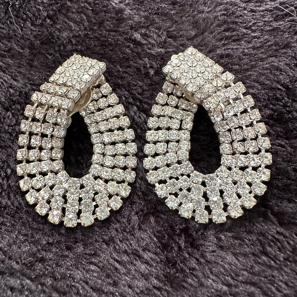 Elegant Silver Vintage Teardrop Earrings clip on